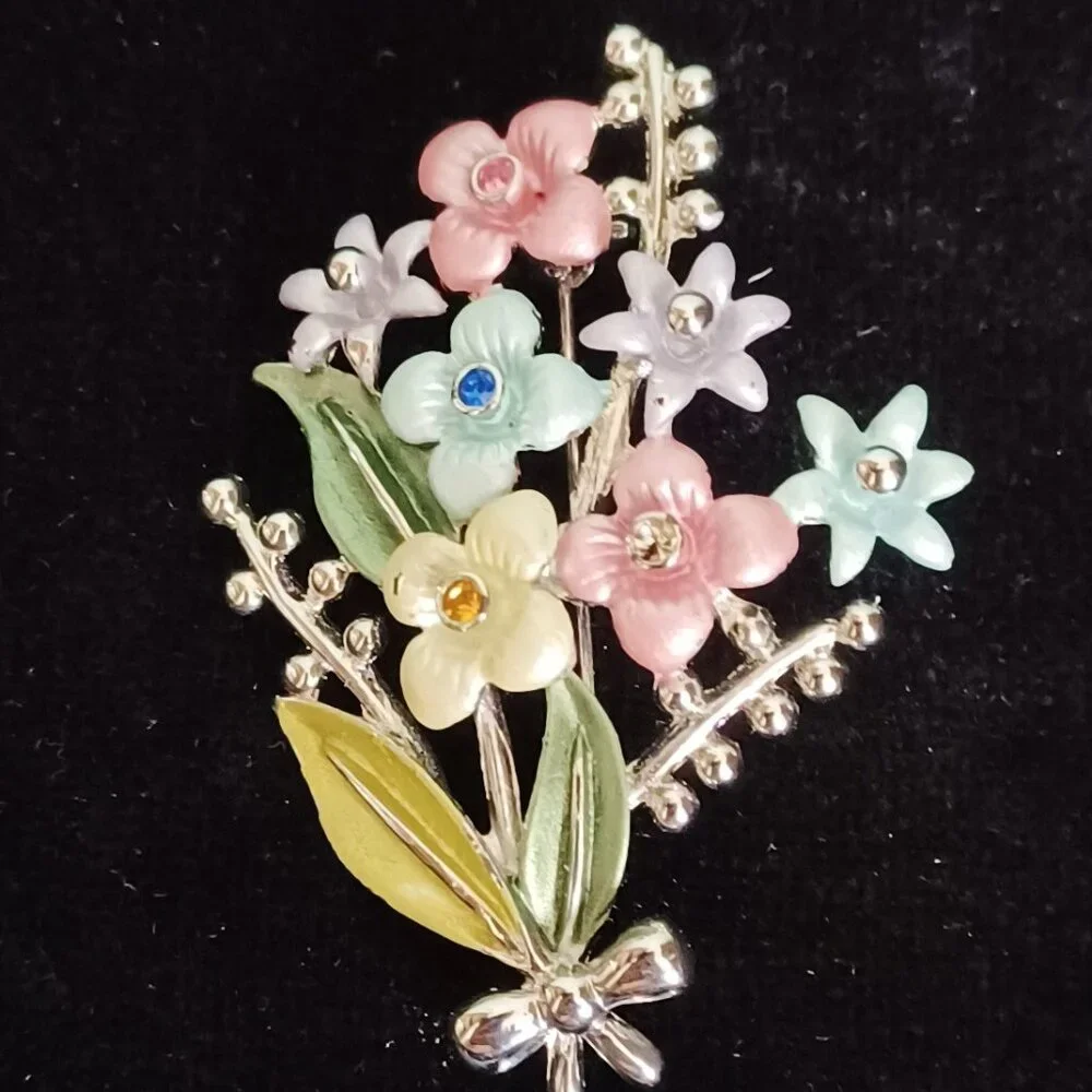 Bouquet of Flowers Brooch - Picture 1 of 4